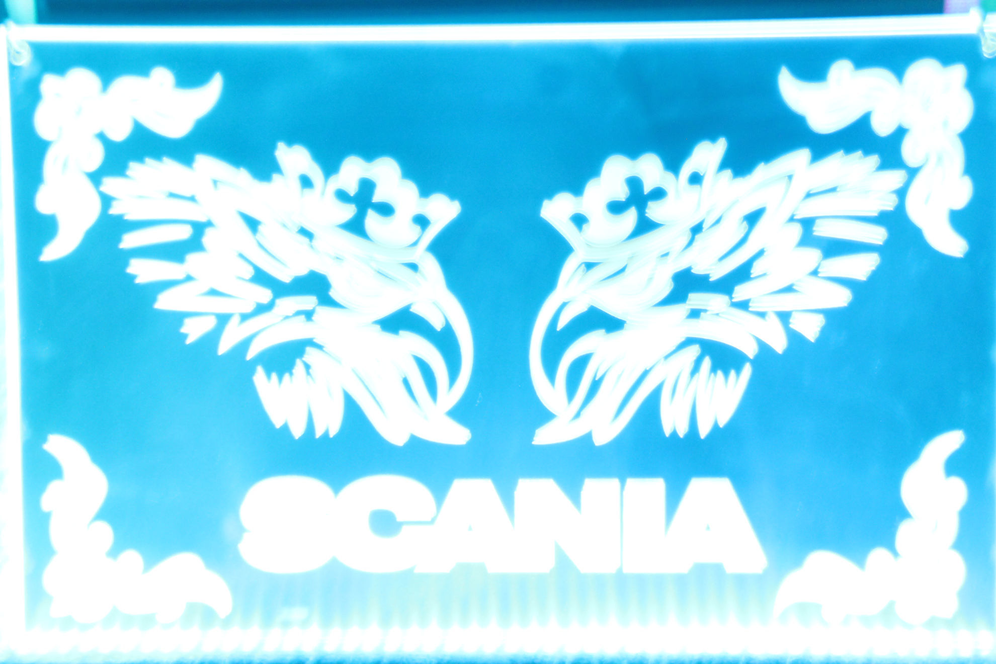 Schilderfeuerwehr Scania Spiegel mit Logo für die Rückwand ✓ Greif Vabis  lasergraviert ✓ LKW-Zubehör und Artikel für Innenausstattung ✓  Rückwandspiegel ✓ Truck Accessoires für den Innenraum ✓ : : Auto &  Motorrad